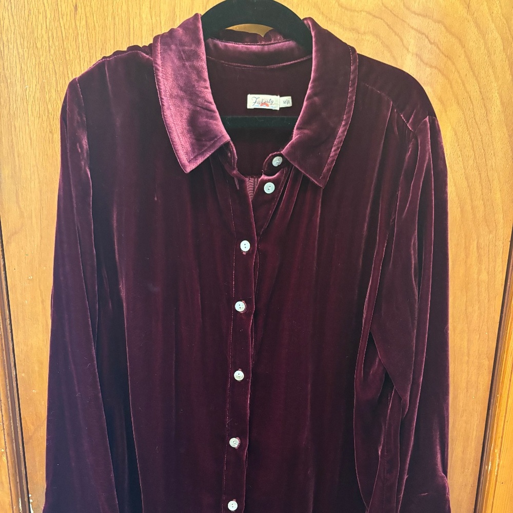 Faherty Size Medium Maroon Velvet Shirt